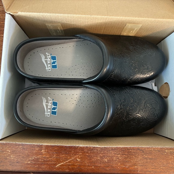 Brand New Dansko LT Pro Tooled Clogs - Picture 2 of 6